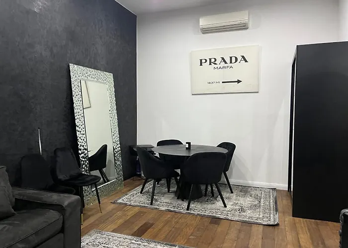 Apartment Incredible Olympic Nest